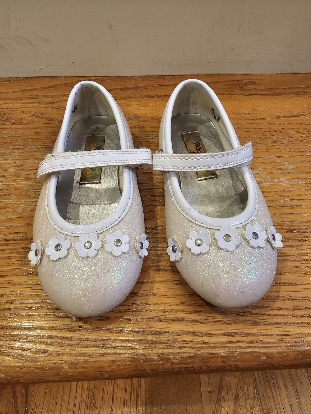 Girls Sparkle White Mary Jane Shoes with Floral Accents Size 8